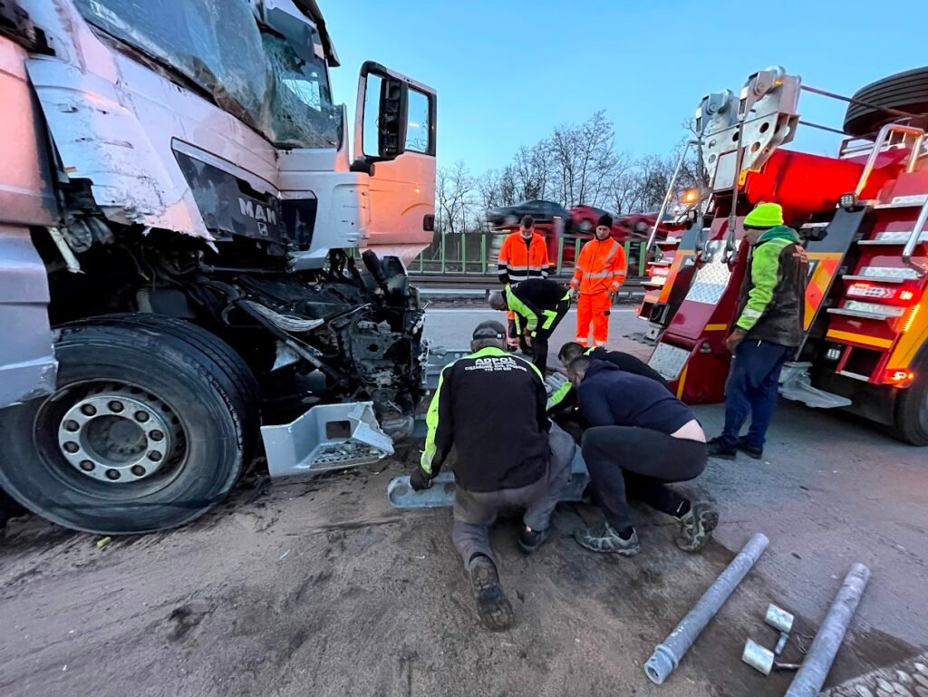 Holowanie TIR Oleśnica – obsługa zdarzenia drogowego z udziałem pojazdu ciężarowego na trasie szybkiego ruchu.