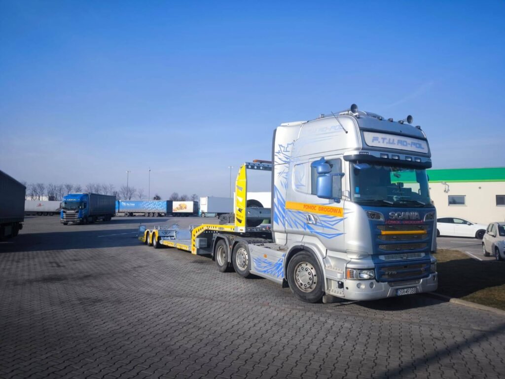 Laweta niskopodwoziowa w ofercie pomoc drogowa TIR Oleśnica do transportu ciężkich pojazdów