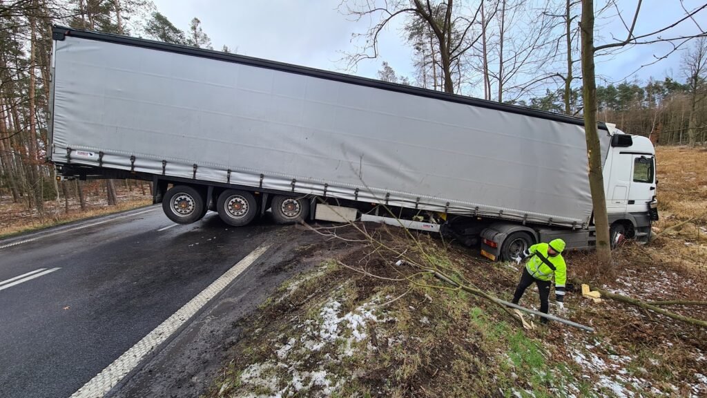 Pomoc drogowa TIR Oleśnica dla kierowców ciężarówek dostępna 24/7.